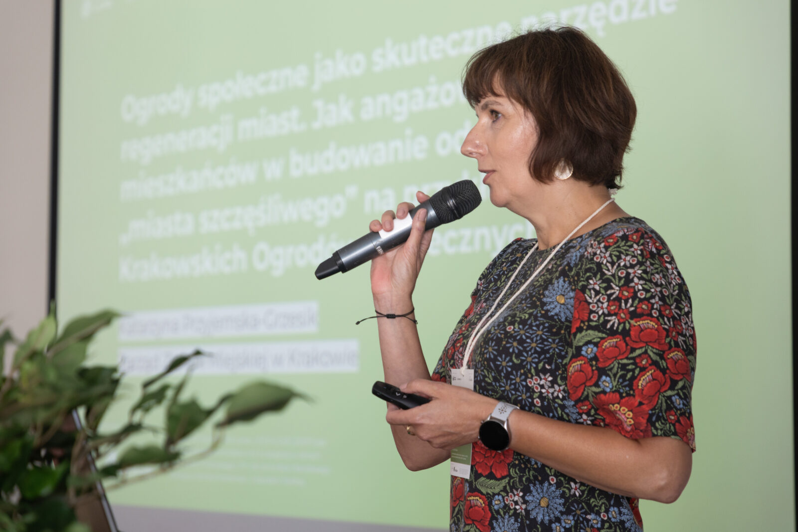 Osoba z mikrofonem