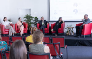 panel dyskusyjny na konferencji